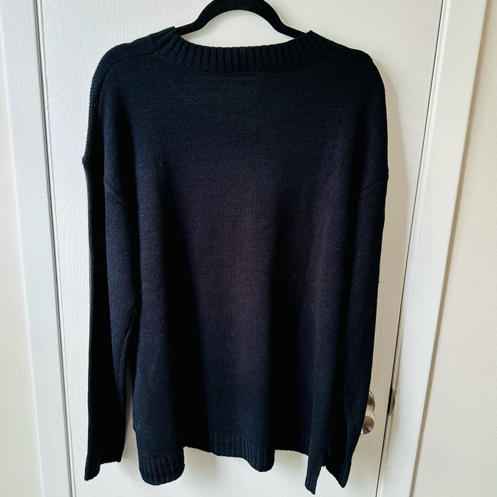 Wallpapher Black and White Crewneck Sweater Skull Design - Picture 10 of 11